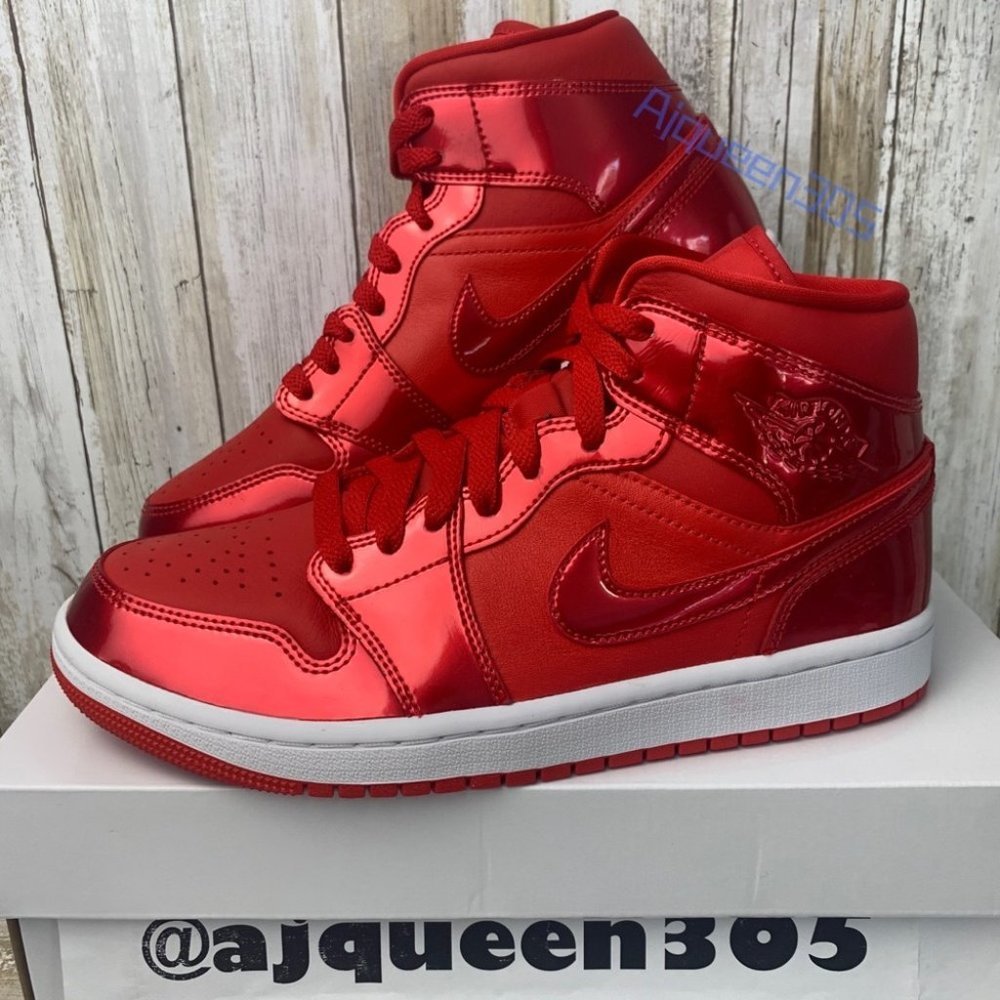 Nike Air Jordan 1 Mid Women’s Pom